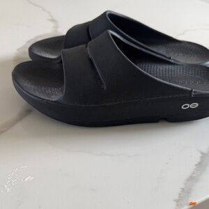 OOFOS Black Comfort Slides